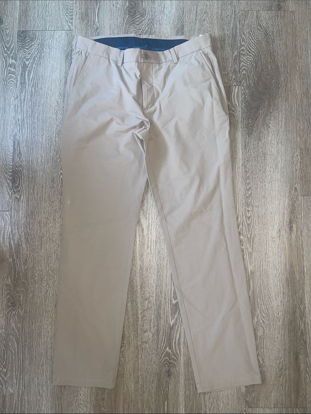 Vineyard Vines On The Go performance pants in men’s sz 34 x 32 tan career